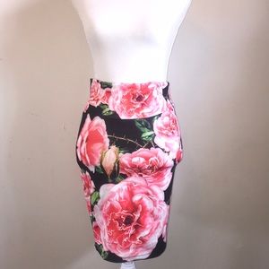 Flowered Pencil skirt